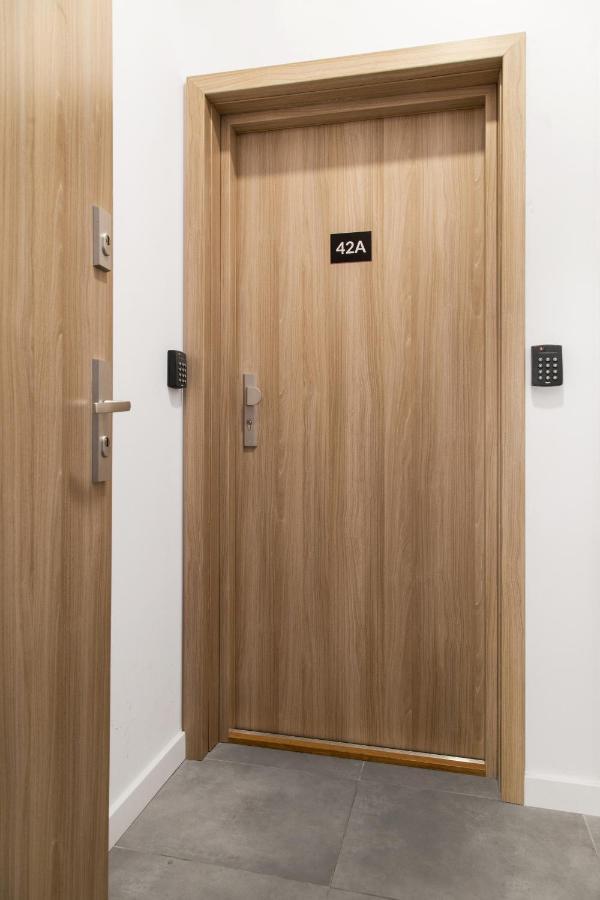 קרקוב Househost Apartament: Ul. Miodowa 42/42A מראה חיצוני תמונה
